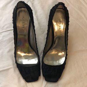 GUESS black heals
